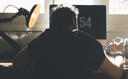 Yanlış oturma pozisyonu osteokondroz gelişiminin nedenidir